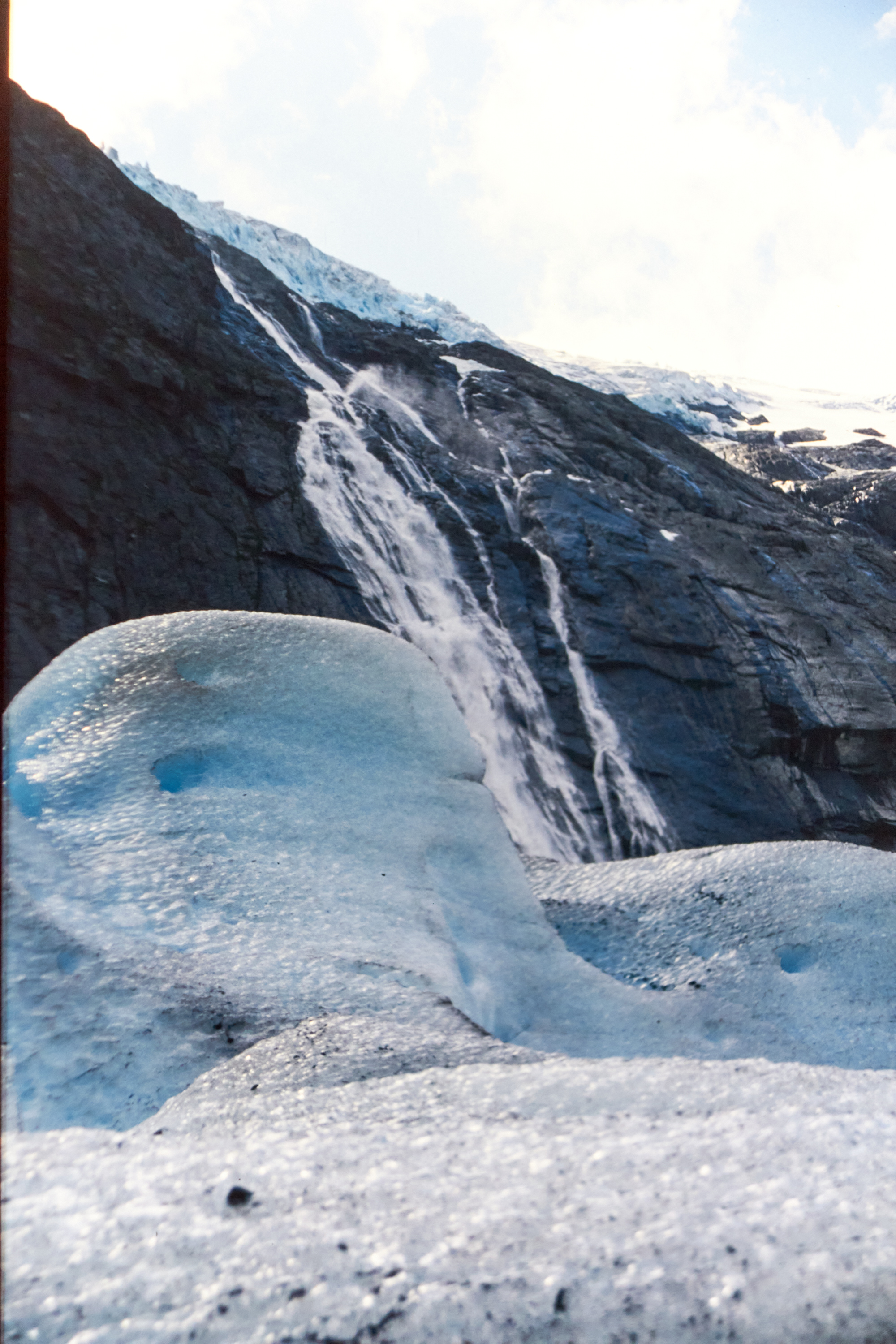 Wasserfall am Briksdalsbreen