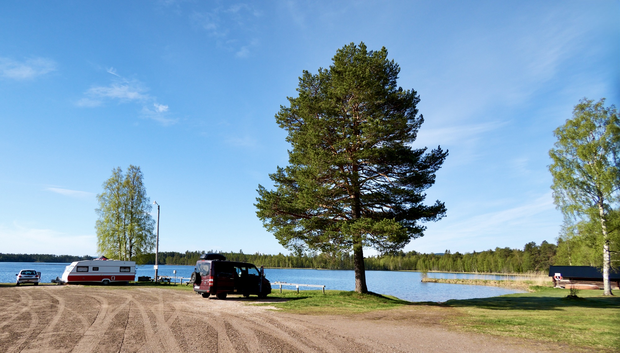 Campingplatz in Öje. Vorsaison, noch ist Platz