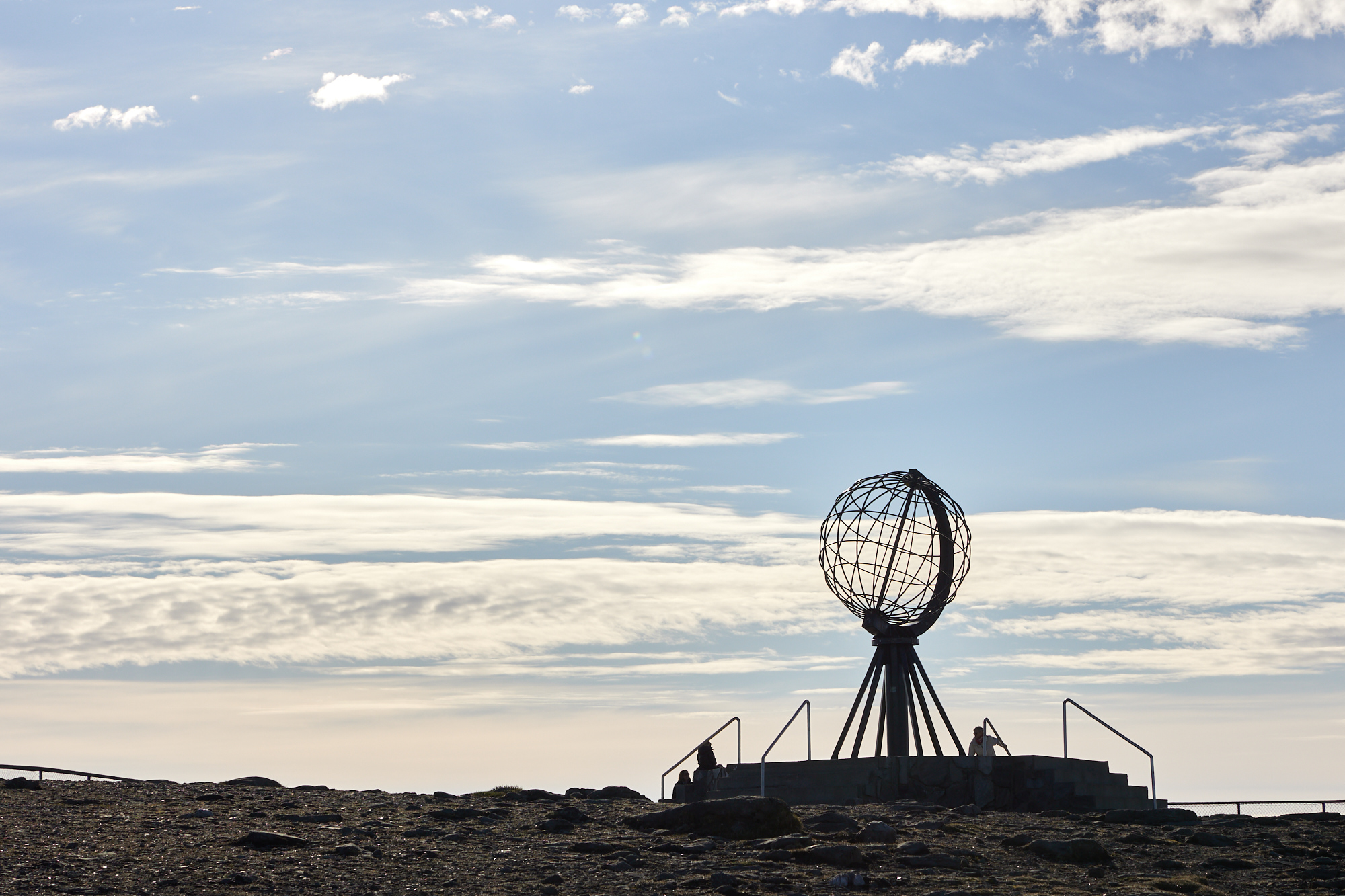 71° 10’ 21’’ N